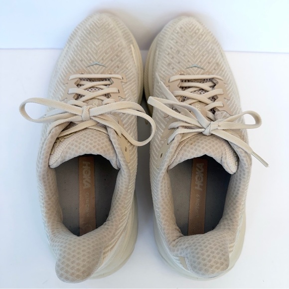 Hoka Women’s Clifton 9 running shoes in beige shifting sand / eggnog, size 9.5 B - Picture 5 of 7